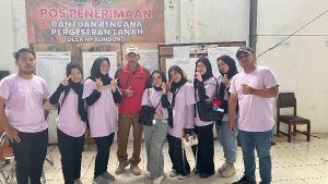 Tim Brand Bizarre dan komunitas Army Sukabumi berkunjung ke bencana tanah longsor di Desa Nyalindung, Sukabumi